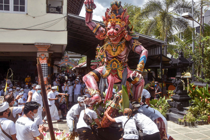 Parade Ogoh-ogoh di Bekasi