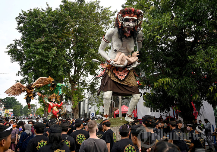 Pawai Ogoh-ogoh di Denpasar