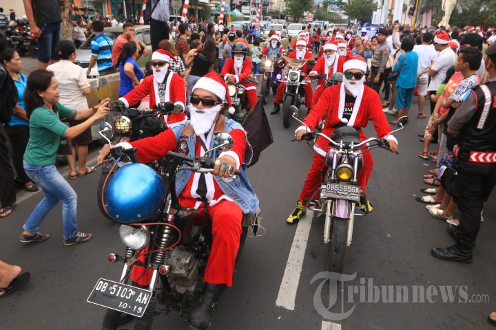 Parade Santa Kota Manado