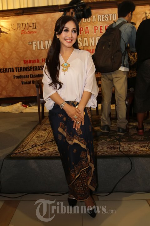 Paramitha Rusady Perankan Buruh Cuci di Film Sepasang Mata Ibu