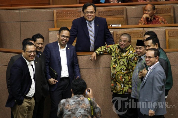 Paripurna DPR Mengesahkan APBN 2016