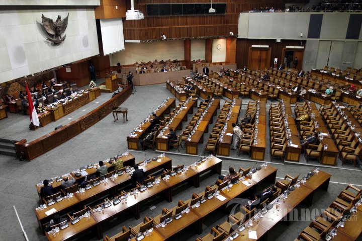 Paripurna DPR Mengesahkan APBN 2016