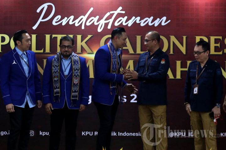Partai Demokrat Daftar Ke KPU
