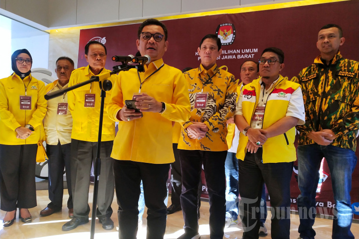 Partai Golkar Daftar Bacaleg ke KPU Jabar