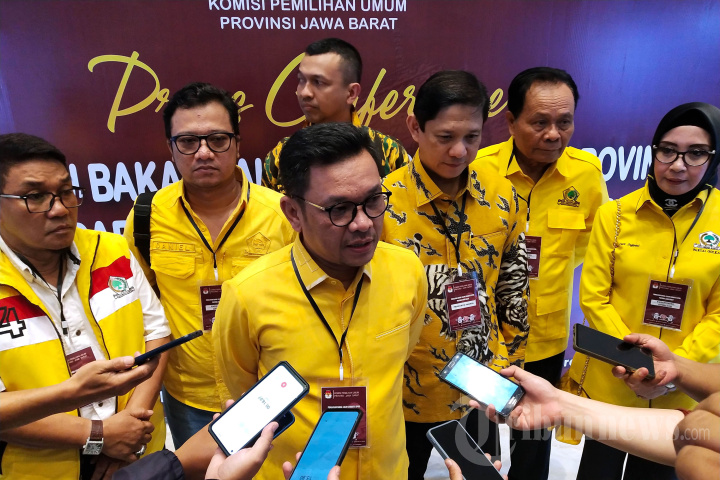 Partai Golkar Daftar Bacaleg ke KPU Jabar