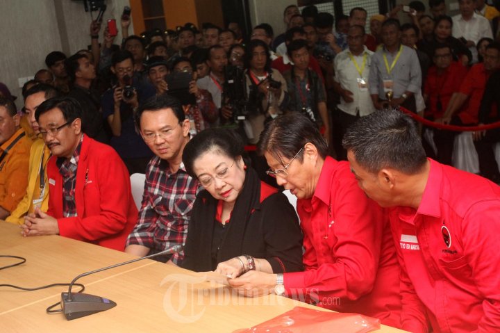 Pasangan Ahok Djarot Mendaftar Di KPUD DKI
