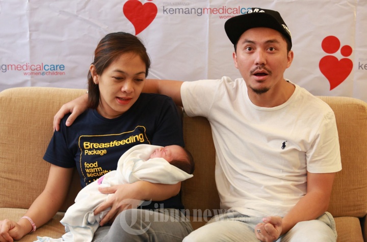 Pasangan Omesh dan Dian Ayu Melahirkan Anak Ke-2