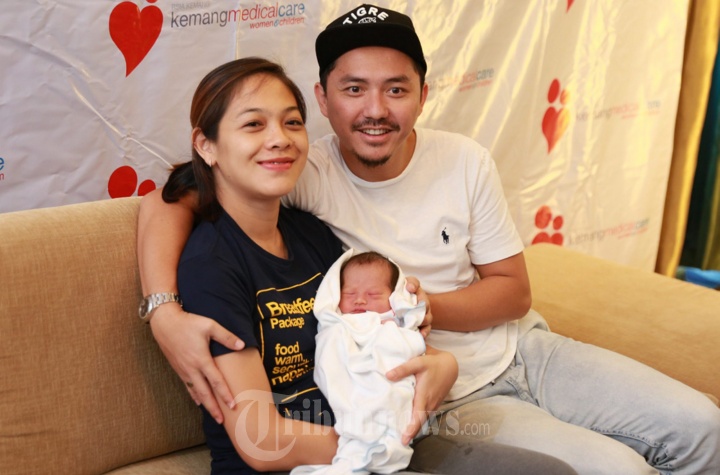 Pasangan Omesh dan Dian Ayu Melahirkan Anak Ke-2