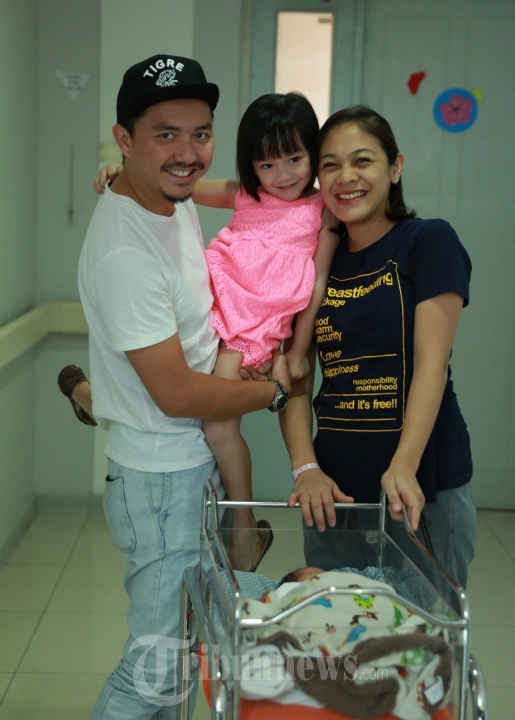 Pasangan Omesh dan Dian Ayu Melahirkan Anak Ke-2