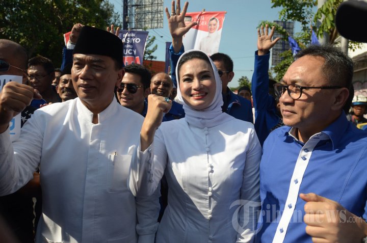 Pasangan Rasiyo-Lucy Daftar ke KPU Surabaya