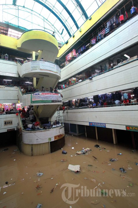 Pasar Cipulir Terendam Banjir