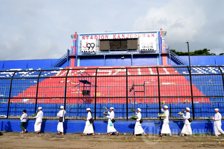 Pascatragedi, Umat Hindu Ruwat Stadion Kanjuruhan