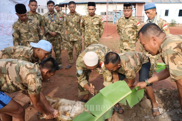 Pasukan Garuda Zeni TNI Shalat Idul Adha 1439 H di Afrika