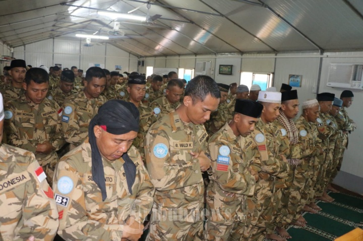 Pasukan Garuda Zeni TNI Shalat Idul Adha 1439 H di Afrika