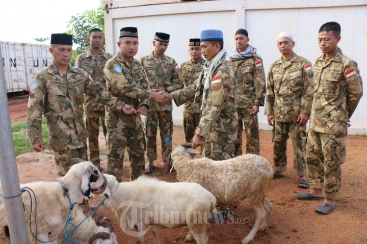 Pasukan Garuda Zeni TNI Shalat Idul Adha 1439 H di Afrika