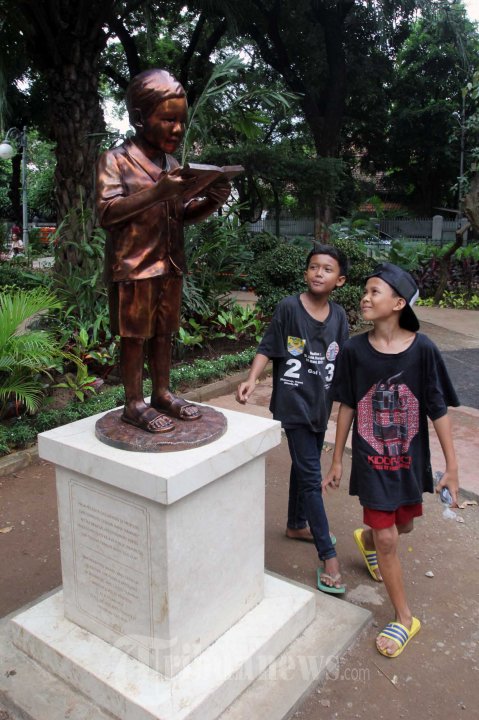 Patung Gus Dur Kecil di Taman Amir Hamzah Jakarta