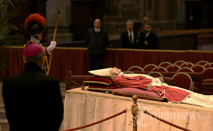 Paus Benediktus XVI Meninggal Dunia