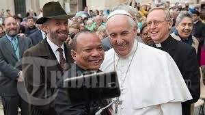 Paus Franciscus Selfie Dengan Putut Prabantoro