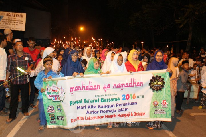 Pawai Obor Sambut Bulan Suci Ramadan