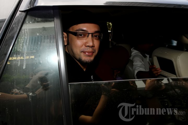Pelimpahan Berkas Sandy Tumiwa
