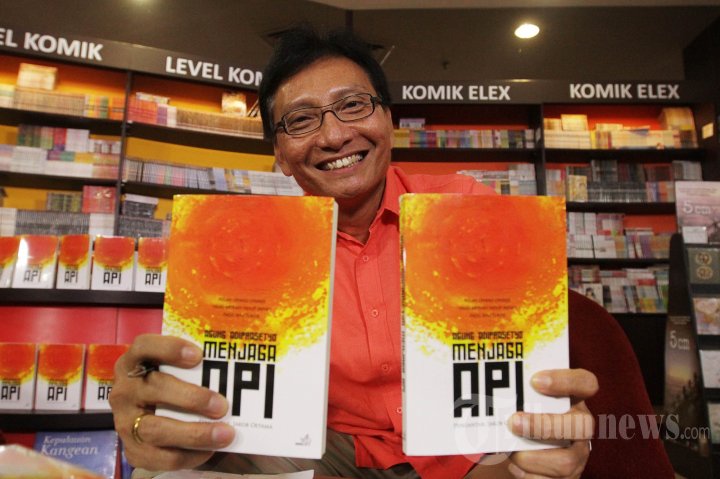 Peluncuran Buku Menjaga Api Agung Adiprasetyo