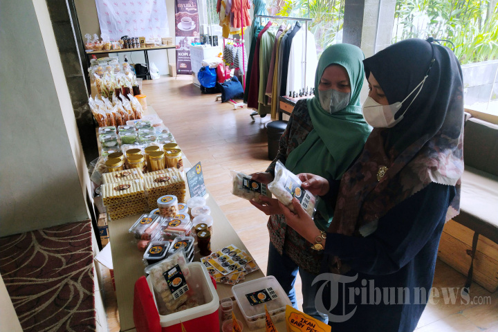 Peluncuran Pusat Komunitas dan Gerai UMKM Oleh-oleh Tjihampelas