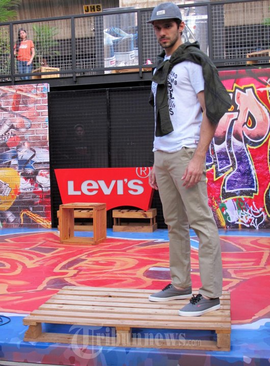Peluncuran Sepatu Levi