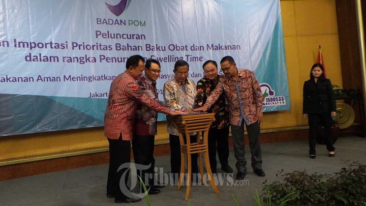 Peluncurkan Program Prioritas Importasi Bahan Baku Obat dan Maka