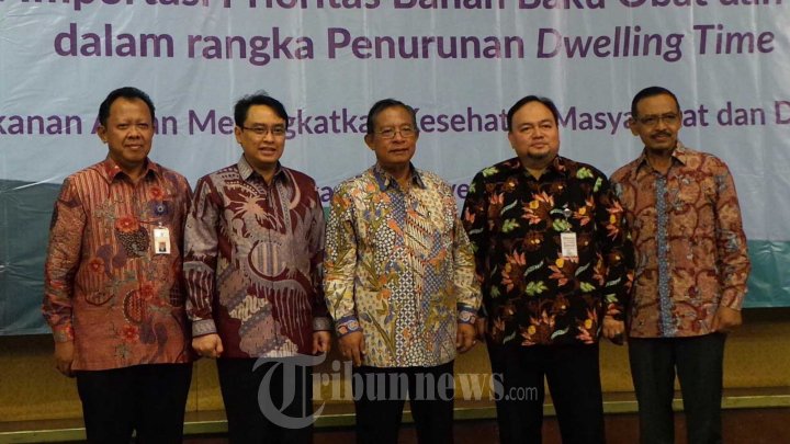 Peluncurkan Program Prioritas Importasi Bahan Baku Obat dan Maka