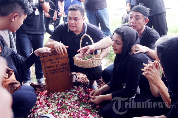 Pemakaman Ibunda Ashanty