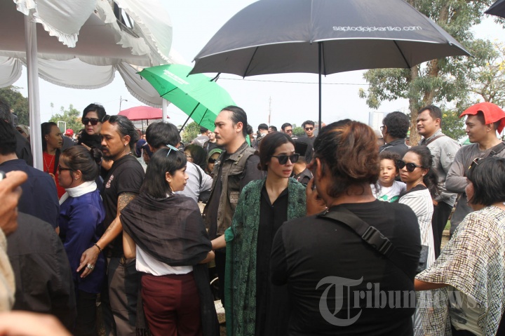 Pemakaman Istri Indro Warkop