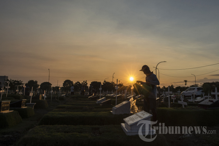 Pemakaman Khusus Korban Covid-19 di Surabaya