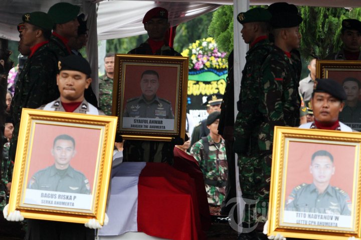 Pemakaman Korban Heli Jatuh Di Poso