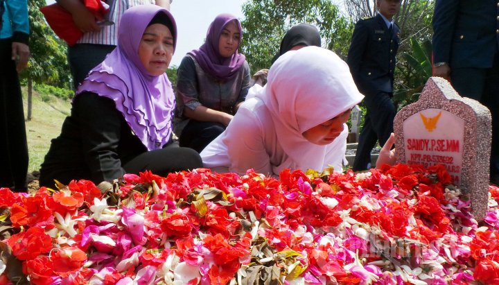 Pemakaman Korban Kecelakaan Pesawat Hercules C-130 di Semarang