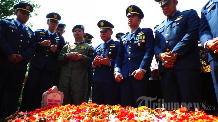 Pemakaman Korban Kecelakaan Pesawat Hercules C-130 di Semarang