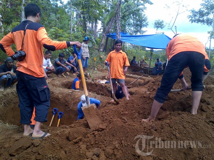 Pemakaman Massal Korban Tanah Longsor Banjarnegara