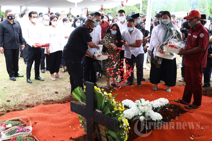 Pemakaman Pendiri Kompas Gramedia Jakob Oetama di TMP Kalibata