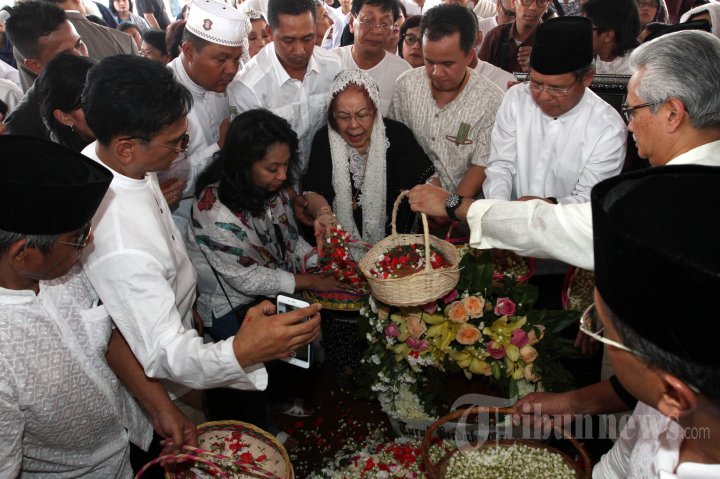 Pemakaman Pengacara Adnan Buyung Nasution
