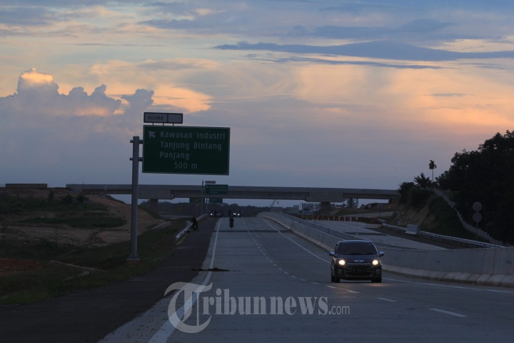 Pemandangan Sanset Jalan Tol Trans Sumatera