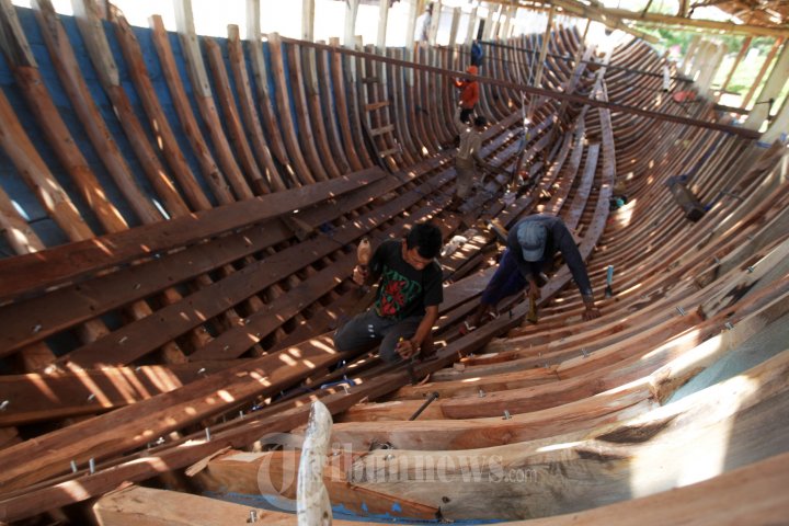 Pemasangan Lepe Perahu Pinisi Pusaka Indonesia