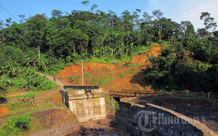 Pembangunan Jembatan Babakan Madang Bogor Terhenti