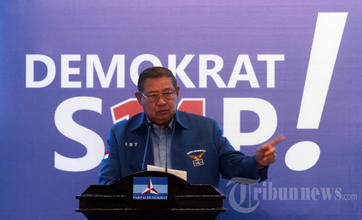 PEMBEKALAN CALON- Ketua Umum Partai Demokrat sekaligus Presiden Ke-6 RI Susilo Bambang Yudhoyono saat menutup di pembekalan Calon Legislatif DPR RI dan Konsolidasi Partai Demokrat se-Indonesia di Hotel Sultan,Senayan, Jakarta Selatan Sabtu (10/11)