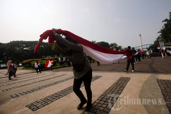 Pembentangan Bendera Merah Putih Raksasa