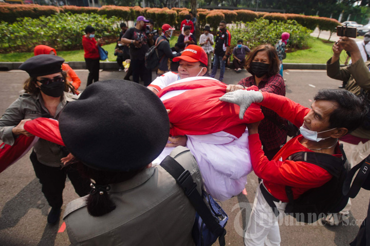 Pembentangan Bendera Merah Putih Raksasa
