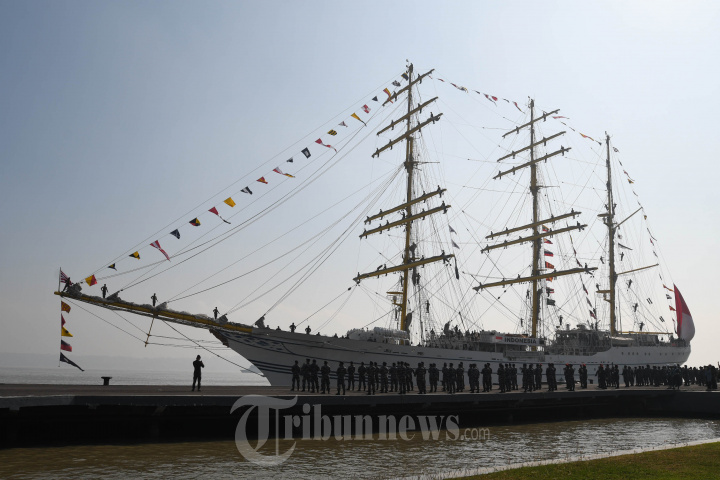 Pemberangkatan Pelayaran Satgas KJK KRI Bima Suci