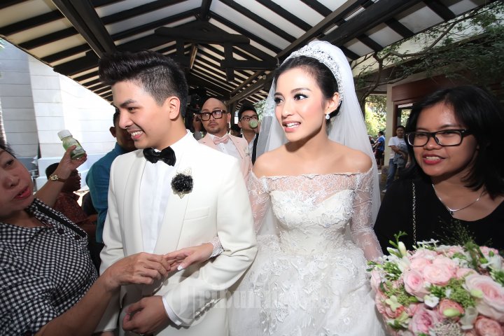 Pemberkatan Pernikahan Chelsea dan Glenn di Gereja Katedral