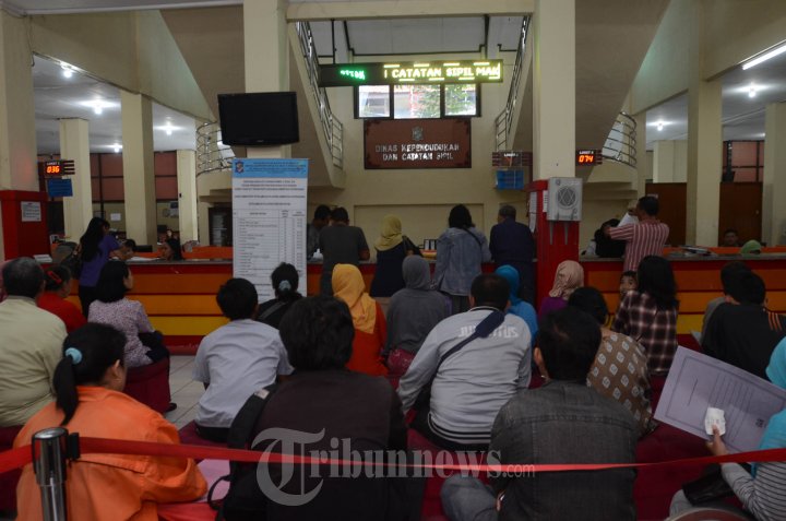 Pembuatan E-KTP di Dispendukcapil Surabaya