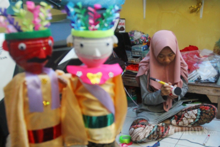 Pembuatan Miniatur Ondel-Ondel