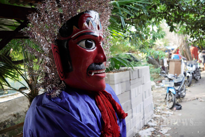 Pembuatan Ondel-ondel Jelang HUT DKI Jakarta
