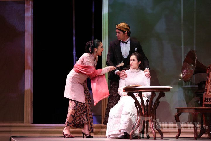 Pementasan Teater Bunga Penutup Abad